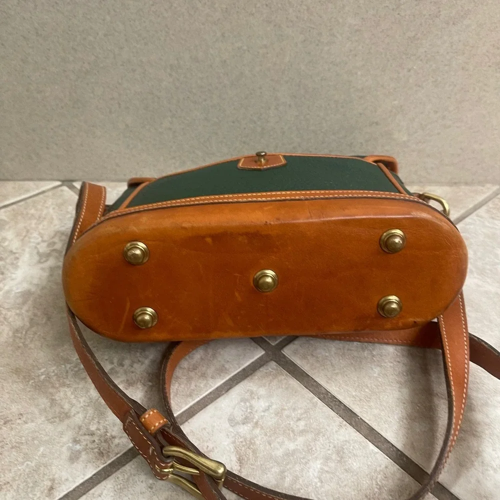 Dooney & Bourke Vintage All Weather Leather Green Tan Crossbody Bag Duck Fob